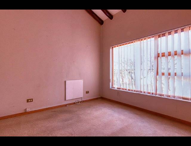 7 BEDROOM FREEHOLD TO LET IN BRYANSTON